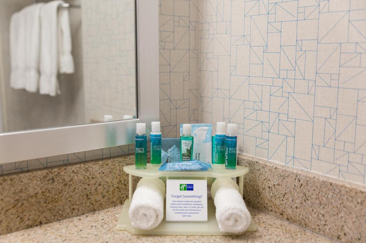 Holiday Inn Express Brampton By Ihg Kültér fotó
